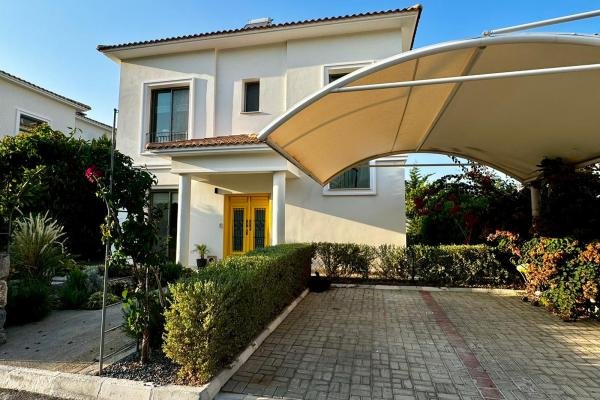 3+1 VILLA TIL SALG I GİRNE ALSANCAK, TILBYR LUKSUS OG KOMFORT SAMMEN